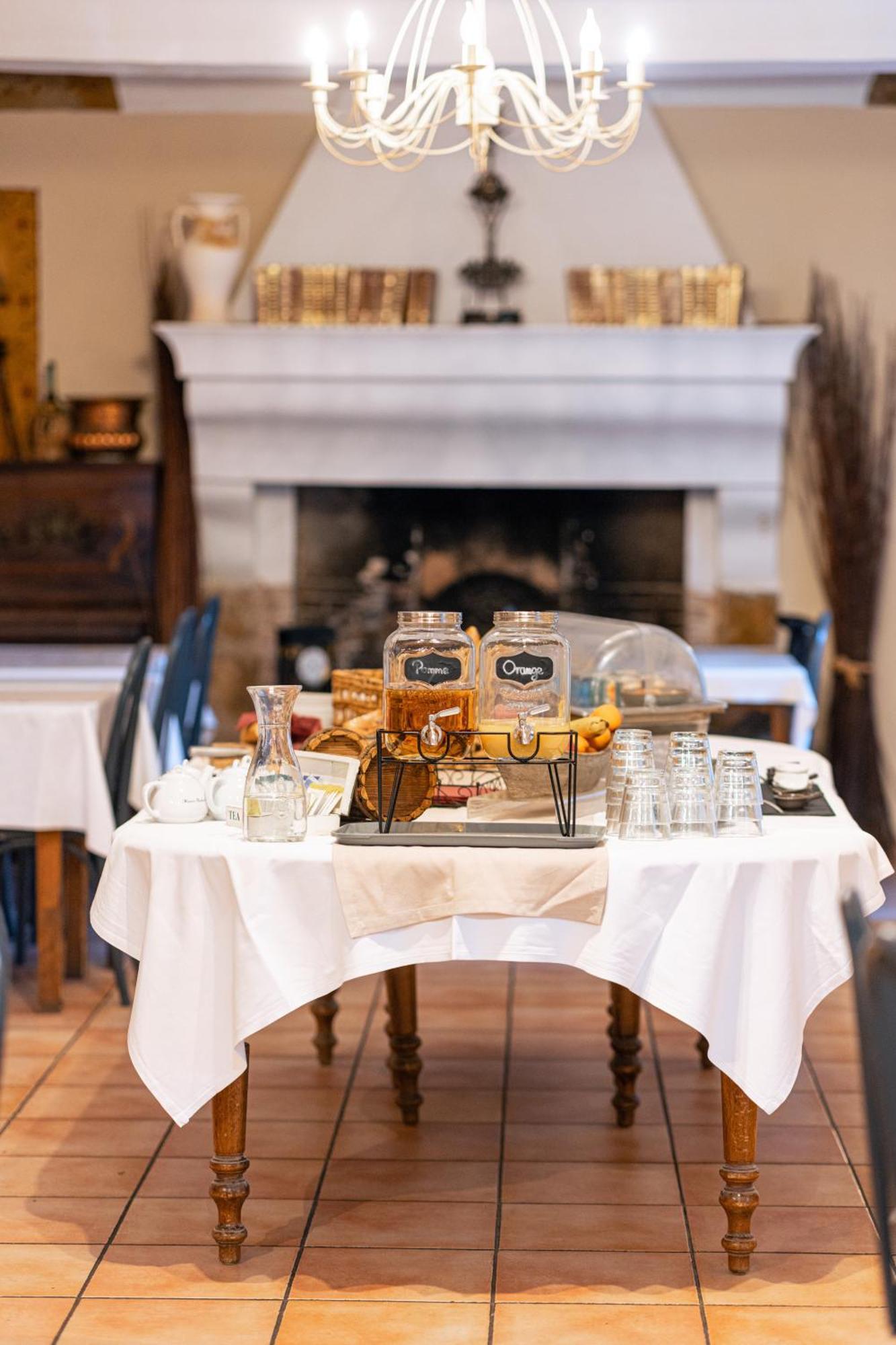 Auberge De La Tour Aups Buitenkant foto